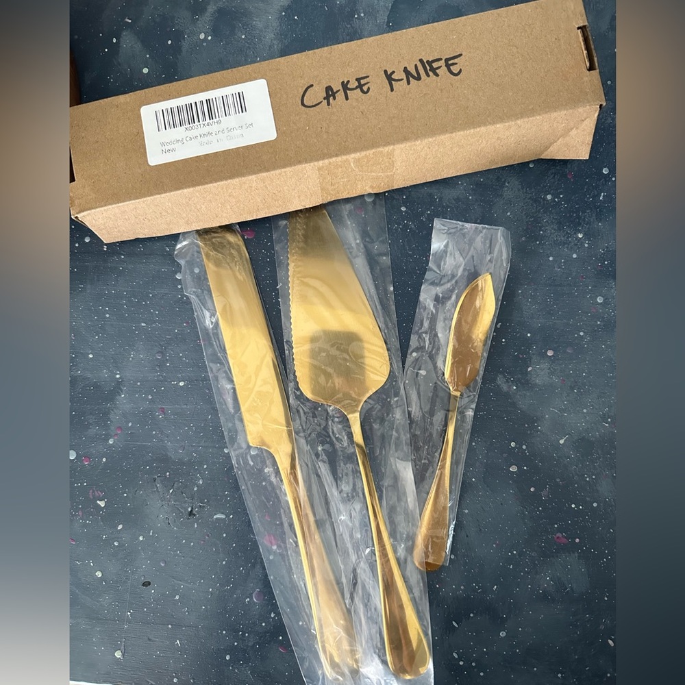 NEW IN BOX Gold Cake Knife & Server